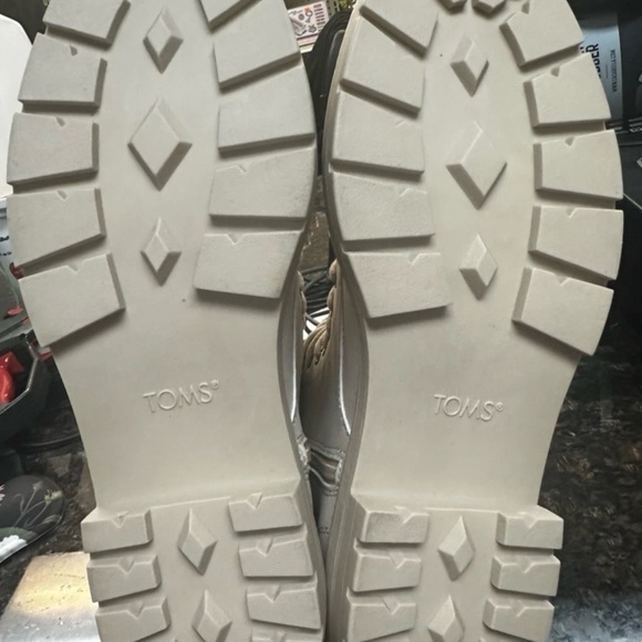 TOMS Women’s size 9.5 Alaya Round Toe Lace up boots with zipper side - Picture 3 of 11